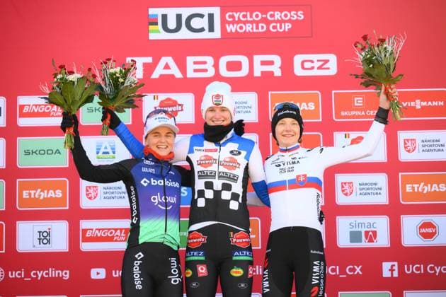 Belgian Fleur Moors, Dutch Leonie Bentveld and Slovak Viktoria Chladonova pictured on the podium of the women U23 at the women elite race at the World Cup cyclocross cycling event in Tabor, Czech Republic, stage 1 (out of 12) of the UCI World Cup cyclocross competition, Sunday 23 November 2025. DAVIDxPINTENS  x143636569x