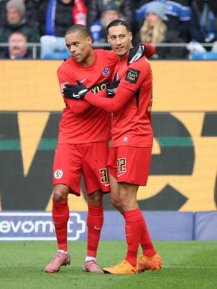23.11.2025, Fussball, Herren, 2. Bundesliga, Saison 2025 2026, Karlsruher SC - SV 07 Elversberg, Torjubel zum 0:1, Torschütze: Younes Ebnoutalib (SV 07 Elversberg) Karlsruhe BBBank Wildpark Baden-Württemberg Deutschland (DEU) Copyright: xSebastianxBachx