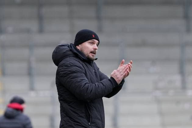 Kushtrim Lushtaku (SGV Freiberg, Trainer) , Deutschland, Fussball, Regionalliga Südwest, 18.Spieltag, 2025 2026, SC Freiburg II vs. SGV Freiberg, 23.11.2025, Dreisamstadion, Freiburg, Deutschland DFB REGULATIONS PROHIBIT ANY USE OF PHOTOGRAPHS AS IMAGE SEQUENCES AND OR QUASI-VIDEO. Freiburg Dreisamstadion Baden-Wuerttemberg Deutschland Copyright: xArnexAmbergx