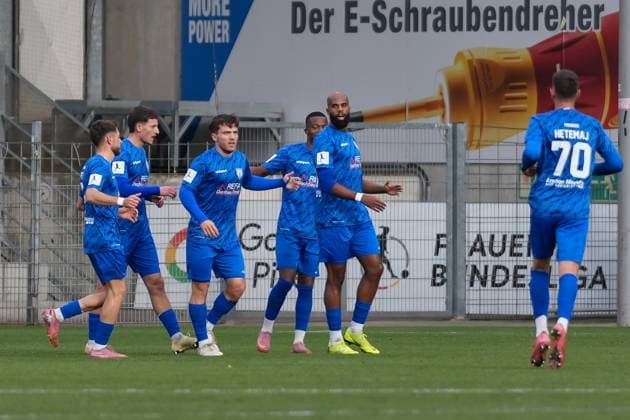 Meghon Valpoort (SGV Freiberg, 77) trifft, Torjubel, Emotionen, Torschuss, Abschluss, Torerfolg, Treffer , Deutschland, Fussball, Regionalliga Südwest, 18.Spieltag, 2025 2026, SC Freiburg II vs. SGV Freiberg, 23.11.2025, Dreisamstadion, Freiburg, Deutschland DFB REGULATIONS PROHIBIT ANY USE OF PHOTOGRAPHS AS IMAGE SEQUENCES AND OR QUASI-VIDEO. Freiburg Dreisamstadion Baden-Wuerttemberg Deutschland Copyright: xArnexAmbergx
