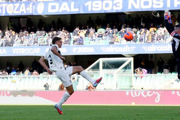 Parma™s Mateo Pellegrino goal 1-2 during the Serie A soccer match between Hellas Verona and Parma at the Bentegodi Stadium in Verona, north west Italy - Sunday , November 23 , 2025. - Soccer .  Copyright: xPaolaxGarbuio Lapressex