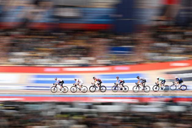 The pack of riders pictured in action during the last day of the Zesdaagse Vlaanderen-Gent six-day indoor Track cycling, Rad, Radsport, Bahnrad, Bahn event at the indoor cycling arena t Kuipke, Sunday 23 November 2025, in Gent. MAARTENxSTRAETEMANS  x143642625x