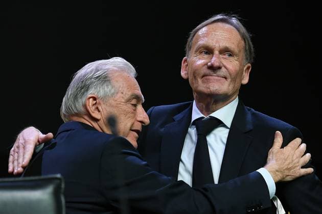 Mitgliederversammlung Borussia Dortmund am 23.11.2025 in der Westfalenhalle in Dortmund Dr. Reinhold Lunow ( Präsident Dortmund ), links - Hans-Joachim Watzke ( Vorsitzender der Geschäftsführung Dortmund ), rechts