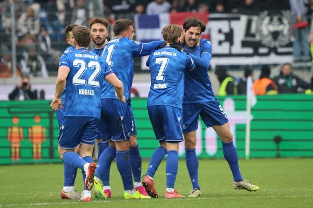 23.11.2025, Fussball, Herren, 2. Bundesliga, Saison 2025 2026, Karlsruher SC - SV 07 Elversberg, Torjubel zum 1:1, Torschütze: Roko Simic (Karlsruher SC) Karlsruhe BBBank Wildpark Baden-Württemberg Deutschland (DEU) Copyright: xSebastianxBachx