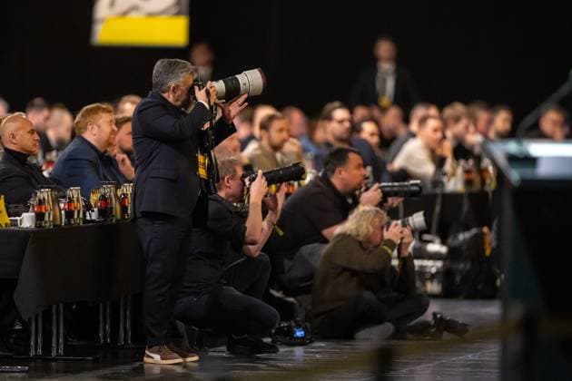 23.11.2025, Fussball, Saison 2025 2026, 1. Bundesliga, Mitgliederversammlung Borussia Dortmund, Fotografen machen Fotos von der Veranstaltung, Dortmund Messe Wetsfalenhalle NRW Deutschland xRHR-FOTO DEx Copyright: DennisxEwert RHR-FOTOx RHR-FOTO DE