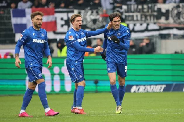 23.11.2025, Fussball, Herren, 2. Bundesliga, Saison 2025 2026, Karlsruher SC - SV 07 Elversberg, Torjubel zum 1:1, Torschütze: Roko Simic (Karlsruher SC) Karlsruhe BBBank Wildpark Baden-Württemberg Deutschland (DEU) Copyright: xSebastianxBachx