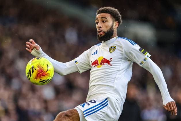 Premier League Leeds United v Aston Villa Jayden Bogle of Leeds United controls the ball during the Premier League match Leeds United vs Aston Villa at Elland Road, Leeds, United Kingdom, 23rd November 2025 (Photo by Alfie Cosgrove News Images) Leeds Elland Road West Yorkshire United Kingdom Copyright: xAlfiexCosgrove NewsxImagesx