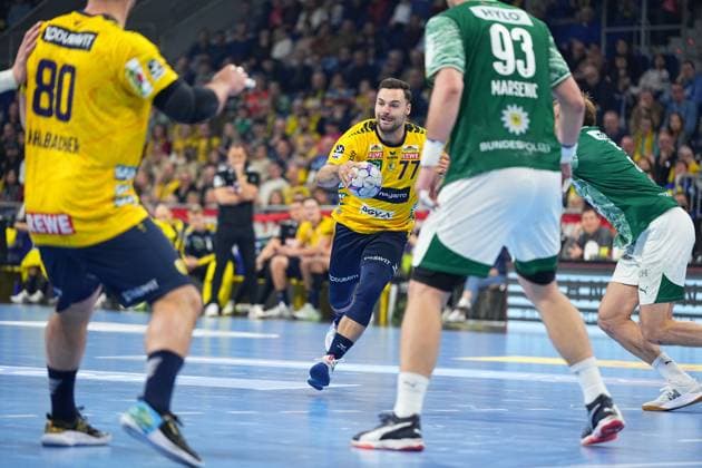 RECORD DATE NOT STATED Dani Baijens (77; Rhein Neckar Löwen) kämpft mit Mijajlo Marseni? (93; Füchse Berlin) um den Ball 1.Handball-Bundesliga Rhein-Neckar-Löwen vs Füchse Berlin 23.11.2025 Copyright: xSpeedshotx