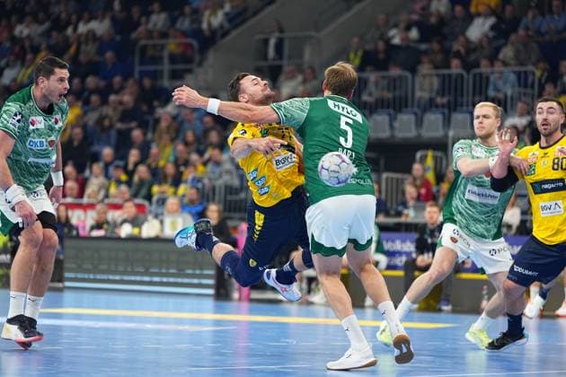 RECORD DATE NOT STATED Mijajlo Marseni? (93; Füchse Berlin) und Matthes Langhoff (13; Füchse Berlin) kämpfen gegen Jannik Kohlbacher (80; Rhein Neckar Löwen) um den Ball 1.Handball-Bundesliga Rhein-Neckar-Löwen vs Füchse Berlin 23.11.2025 Copyright: xSpeedshotx