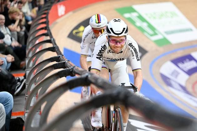 Belgian Lindsay De Vylder and Belgian Fabio Van Den Bossche pictured in action during the last day of the Zesdaagse Vlaanderen-Gent six-day indoor Track cycling, Rad, Radsport, Bahnrad, Bahn event at the indoor cycling arena t Kuipke, Sunday 23 November 2025, in Gent. MAARTENxSTRAETEMANS  x143648598x