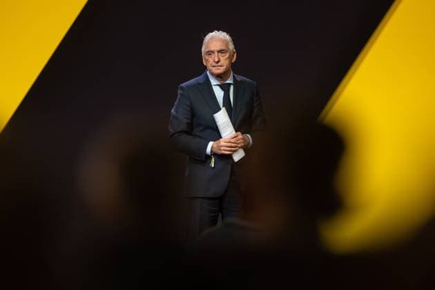 23.11.2025, Fussball, Saison 2025 2026, 1. Bundesliga, Mitgliederversammlung Borussia Dortmund, Viel Applaus für Präsident Dr. Reinhold Lunow (Borussia Dortmund) nach seiner Rede, Dortmund Messe Wetsfalenhalle NRW Deutschland xRHR-FOTO DEx Copyright: DennisxEwert RHR-FOTOx RHR-FOTO DE