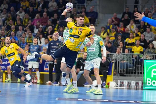 RECORD DATE NOT STATED Sebastian Heymann (13; Rhein Neckar Löwen) wirft aufs Tor, während Mathias Gidsel (19; Füchse Berlin) und Mijajlo Marseni? (93; Füchse Berlin) verteidigen 1.Handball-Bundesliga Rhein-Neckar-Löwen vs Füchse Berlin 23.11.2025 Copyright: xSpeedshotx