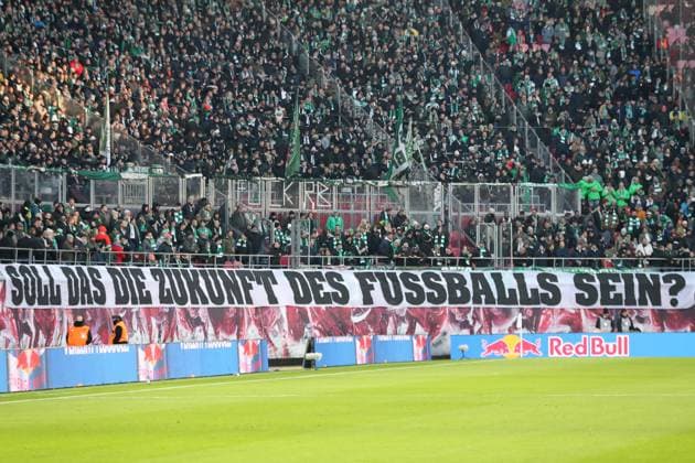 1. Fußball-Bundesliga: RB Leipzig vs. Werder Bremen, 23.11.2025 LEIPZIG, DEUTSCHLAND - NOVEMBER 23: Fan-Protest im Fanblock von Werder Bremen während des Bundesliga-Spiels zwischen RB Leipzig vs. Werder Bremen in der Red Bull Arena am 11. Spieltag der 1. Bundesliga am November 23, 2025 in Leipzig, Deutschland. DFL REGULATIONS PROHIBIT ANY USE OF PHOTOGRAPHS AS IMAGE SEQUENCES AND OR QUASI-VIDEO. Copyright: xBEAUTIFULxSPORTS JanxKaeferx