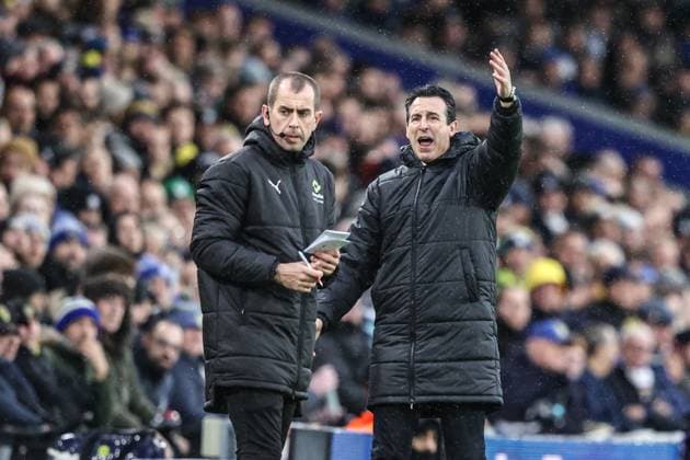 Premier League Leeds United v Aston Villa Unai Emery manager of Aston Villa reacts during the Premier League match Leeds United vs Aston Villa at Elland Road, Leeds, United Kingdom, 23rd November 2025 (Photo by Alfie Cosgrove News Images) Leeds Elland Road West Yorkshire United Kingdom Copyright: xAlfiexCosgrove NewsxImagesx