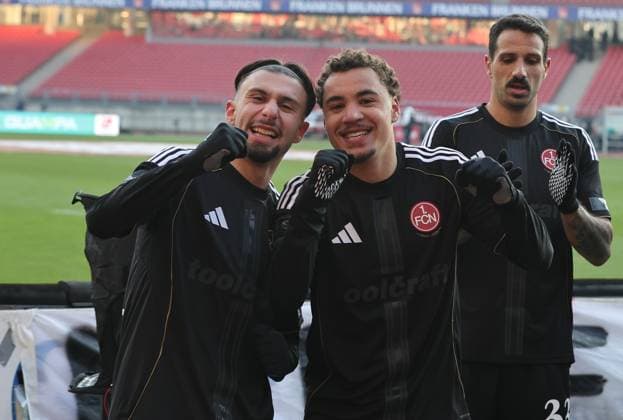 23.11.2025 - Fussball - Saison 2025 2026 - 2. Fussball - Bundesliga - 13. Spieltag: 1. FC Nürnberg FCN ( Club ) - DSC Arminia Bielefeld - Sportfoto Zink DaMa - xdaxmax - DFL regulations prohibit any use of photographs as image sequences and or quasi-video - only for editorial use - Jubel Freude nach Spielende - Berkay Yilmaz (21, 1. FC Nürnberg FCN ) Rafael Lubach (18, 1. FC Nürnberg FCN ) ballt Faust Fäuste freut sich Freude jubelnJubel Freude nach Spielende -