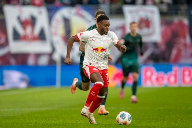 GER, Leipzig, Fußball, DFL Bundesliga, 11. Spieltag, RB Leipzig vs. Werder Bremen im Bild v.l.: Ridle Baku (RB Leipzig 17), 23.11.2025, Red-Bull Arena Leipzig DFL DFB REGULATIONS PROHIBIT ANY USE OF PHOTOGRAPHS AS IMAGE SEQUENCES AND OR QUASI-VIDEO, Copyright: HMBxMedia PaulxFritz