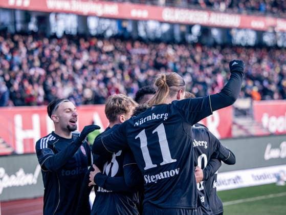Deutschland: Fußball, 2. Bundesliga 2025 26, 13. Spieltag - 1. FC Nürnberg vs Arminia Bielefeld - Max-Morlock Stadion (Nürnberg): Torjubel nach dem 1:0 Artem Stepanov (1. FC Nürnberg, 11)