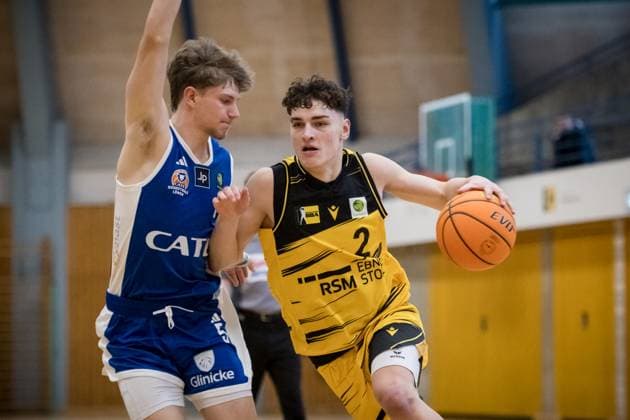 Lars Danziger (Porsche BBA, 02) vs. Luca Foerster (CATL Basketball Loewen Erfurt, 05) GER, Porsche BBA Ludwigsburg - CATL Basketball Loewen Erfurt, 2. Barmer Basketball Bundesliga, ProB Sued, Saison 2025 2026, 23.11.2025 GER, Porsche BBA Ludwigsburg - CATL Basketball Loewen Erfurt, 2. Barmer Basketball Bundesliga, ProB Sued, Saison 2025 2026, 23.11.2025 Ludwigsburg Copyright: xSandyxDinkelackerx EP_EER