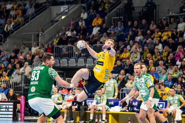 23.11.2025, xdaymx, Handball Daikin HBL, Rhein Neckar Loewen - Füchse Berlin Torabschluss Haukur Thrastarson (RNL) (DFL DFB REGULATIONS PROHIBIT ANY USE OF PHOTOGRAPHS as IMAGE SEQUENCES and or QUASI-VIDEO) Mannheim