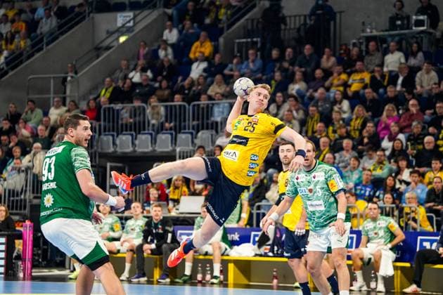 23.11.2025, xdaymx, Handball Daikin HBL, Rhein Neckar Loewen - Füchse Berlin Torabschluss Haukur Thrastarson (RNL) (DFL DFB REGULATIONS PROHIBIT ANY USE OF PHOTOGRAPHS as IMAGE SEQUENCES and or QUASI-VIDEO) Mannheim