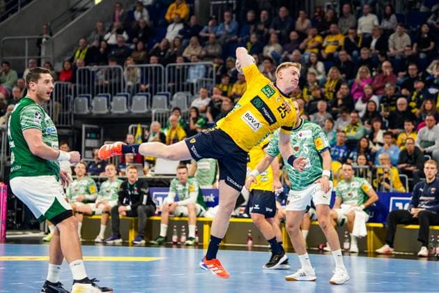 23.11.2025, xdaymx, Handball Daikin HBL, Rhein Neckar Loewen - Füchse Berlin Torabschluss Haukur Thrastarson (RNL) (DFL DFB REGULATIONS PROHIBIT ANY USE OF PHOTOGRAPHS as IMAGE SEQUENCES and or QUASI-VIDEO) Mannheim
