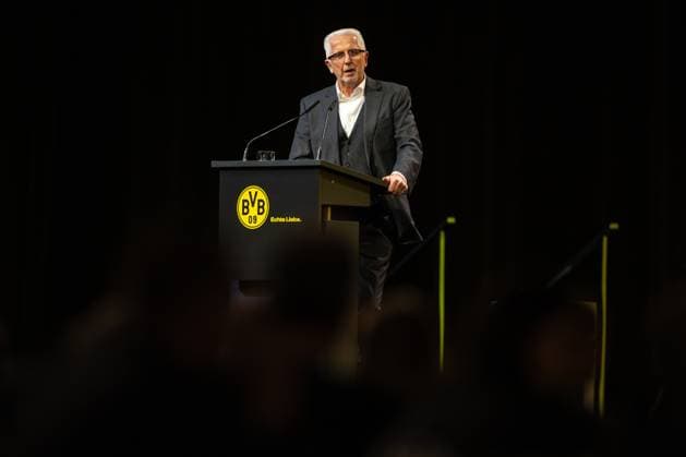 23.11.2025, Fussball, Saison 2025 2026, 1. Bundesliga, Mitgliederversammlung Borussia Dortmund, Mitglied des Aufsichtsrates Winfried Materna muss sich für seine Aussagen rechtfertigen, Dortmund Messe Wetsfalenhalle NRW Deutschland xRHR-FOTO DEx Copyright: DennisxEwert RHR-FOTOx RHR-FOTO DE