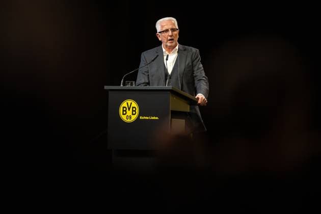 23.11.2025, Fussball, Saison 2025 2026, 1. Bundesliga, Mitgliederversammlung Borussia Dortmund, Mitglied des Aufsichtsrates Winfried Materna muss sich für seine Aussagen rechtfertigen, Dortmund Messe Wetsfalenhalle NRW Deutschland xRHR-FOTO DEx Copyright: DennisxEwert RHR-FOTOx RHR-FOTO DE