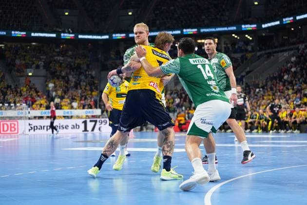 RECORD DATE NOT STATED Gino Steenaerts (14; Rhein Neckar Löwen) kämpft gegen Matthes Langhoff (13; Füchse Berlin) und Mijajlo Marseni? (93; Füchse Berlin) um den Ball 1.Handball-Bundesliga Rhein-Neckar-Löwen vs Füchse Berlin 23.11.2025 Copyright: xSpeedshotx