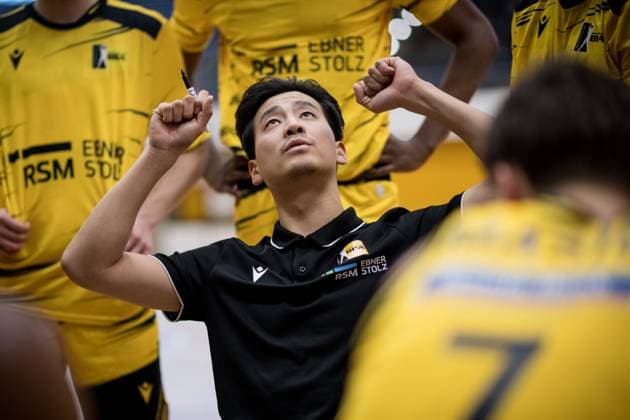 Kheeryoung Rhee (Porsche BBA, Headcoach) - Auszeit, Ansprache an das Team GER, Porsche BBA Ludwigsburg - CATL Basketball Loewen Erfurt, 2. Barmer Basketball Bundesliga, ProB Sued, Saison 2025 2026, 23.11.2025 GER, Porsche BBA Ludwigsburg - CATL Basketball Loewen Erfurt, 2. Barmer Basketball Bundesliga, ProB Sued, Saison 2025 2026, 23.11.2025 Ludwigsburg Copyright: xSandyxDinkelackerx EP_EER