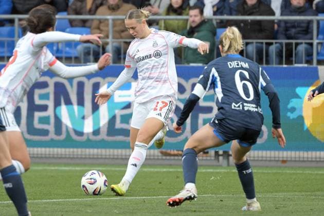 Klara Buehl (FC Bayern Muenchen, 17) GER, TSG 1899 Hoffenheim vs. FC Bayern Muenchen , Fussball, Google Pixel Frauen-Bundesliga, Saison 2025 2026, 23.11.2025 DFB DFL regulations prohibit any use of photographs as image sequences and or quasi-video GER, TSG 1899 Hoffenheim vs. FC Bayern Muenchen , Fussball, Google Pixel Frauen-Bundesliga, Saison 2025 2026, 23.11.2025 Hoffenheim Copyright: xEibner-Pressefoto TobiasxBaurx EP_TBR