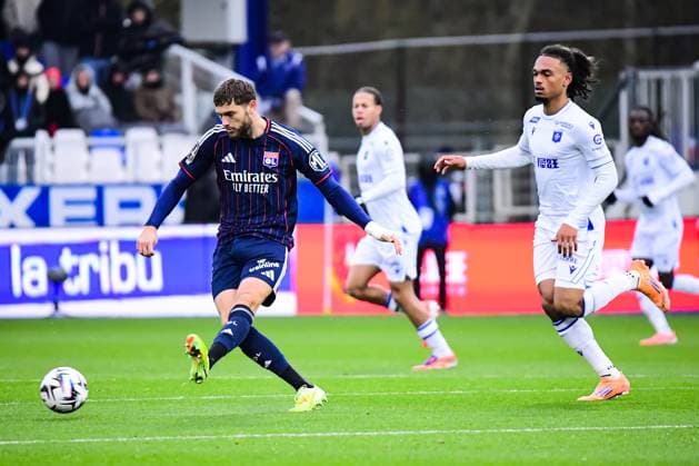 FOOTBALL : AJ Auxerre vs OL - Ligue 1 McDonalds - JournÃ e 13 - 23 11 2025 Tanner Tessmann (OL) AuxerreFrance  Copyright: xBaptistexAutissierx