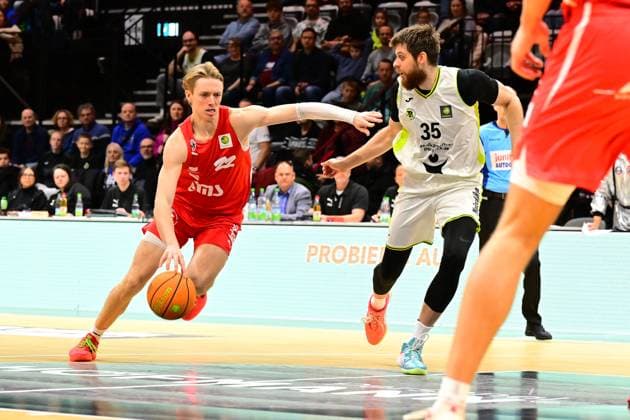 23.11.2025 - Basketball - Saison 2025 2026 - 2. Bundesliga Pro-A - 10. Spieltag: Nürnberg Falcons Basketball Club NBC - BBC Bayreuth - AlSch - xalxscx - Trevor James Baskin (22, Nürnberg Falcons BC NBC ) Artem Kovalov (35, BBC Bayreuth )