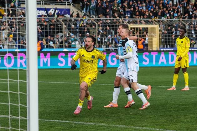 Jubel bei Thore Jacobsen 5 (TSV 1860 Muenchen) nach dem 2:0 per Elfmeter, TSV 1860 Muenchen vs. 1. FC Saarbruecken, Fussball, Dritte Liga, DFL, Saison 2025 2026, Hinrunde, 15. Spieltag, 23.11.2025 DFB regulations prohibit any use of photographs as image sequences and or quasi-video Muenchen Bayern Deutschland