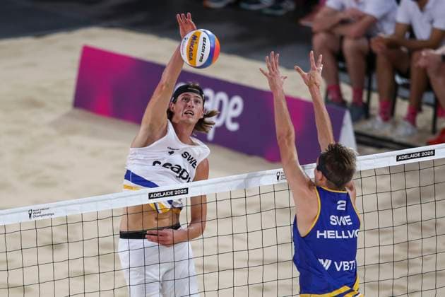 Beach volleyball, Beachvolleyball World Championship, WM, Weltmeisterschaft Jacob Hölting Nilsson (SWE) v Jonatan Hellvig (SWE) during the Men™s Final match of the Beach Volleyball World Championships at The Drive in Adelaide, Sunday, November 23, 2025. ( NO ARCHIVING, EDITORIAL USE ONLY ADELAIDE SOUTH AUSTRALIA AUSTRALIA  Copyright: xMATTxTURNERx 20251124161777604006