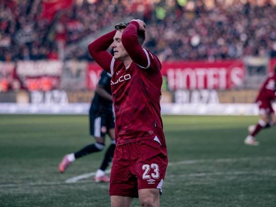 Deutschland: Fußball, 2. Bundesliga 2025 26, 13. Spieltag - 1. FC Nürnberg vs Arminia Bielefeld - Max-Morlock Stadion (Nürnberg): Leon Schneider (Arminia Bielefeld, 23)