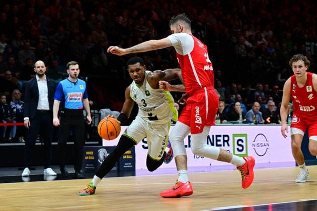 23.11.2025 - Basketball - Saison 2025 2026 - 2. Bundesliga Pro-A - 10. Spieltag: Nürnberg Falcons Basketball Club NBC - BBC Bayreuth - AlSch - xalxscx - Rayshawn Mart (3, BBC Bayreuth ) Julius Wolf (16, Nürnberg Falcons BC NBC )