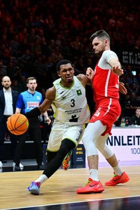 23.11.2025 - Basketball - Saison 2025 2026 - 2. Bundesliga Pro-A - 10. Spieltag: Nürnberg Falcons Basketball Club NBC - BBC Bayreuth - AlSch - xalxscx - Rayshawn Mart (3, BBC Bayreuth ) Julius Wolf (16, Nürnberg Falcons BC NBC )