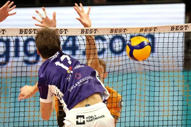 DEU, DVV, 1.VBL, BR Volleys vs. ASV Dachau, 23.11.2025, Max-Schmeling-Halle, Berlin, DEU, DVV, 1.VBL, BR Volleys vs. ASV Dachau, im Bild Luca Russelmann (Dachau 10)