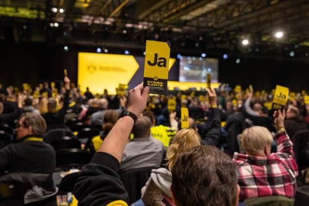 23.11.2025, Fussball, Saison 2025 2026, 1. Bundesliga, Mitgliederversammlung Borussia Dortmund, Stimmabgabe bei der MV des BVB, Dortmund Messe Wetsfalenhalle NRW Deutschland xRHR-FOTO DEx Copyright: DennisxEwert RHR-FOTOx RHR-FOTO DE