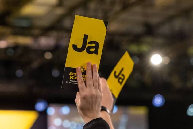 23.11.2025, Fussball, Saison 2025 2026, 1. Bundesliga, Mitgliederversammlung Borussia Dortmund, Stimmabgabe bei der MV des BVB, Dortmund Messe Wetsfalenhalle NRW Deutschland xRHR-FOTO DEx Copyright: DennisxEwert RHR-FOTOx RHR-FOTO DE