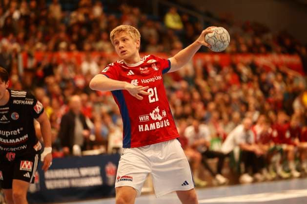 Handball 1. Handball-Bundesliga, DAIKIN HBL 2025 2026 - Handball Verein Hamburg (HSVH) vs. HC Erlangen Frederik Bo Andersen (Hamburg) wirft einen 7m Siebenmeter . Sporthalle Hamburg Hamburg Foto: Frank Schoof
