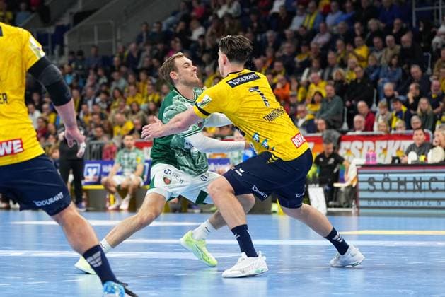 RECORD DATE NOT STATED Max Darj (5; Füchse Berlin) kämpft gegen Robert Timmermeister (7; Rhein Neckar Löwen) um den Ball 1.Handball-Bundesliga Rhein-Neckar-Löwen vs Füchse Berlin 23.11.2025 Copyright: xSpeedshotx