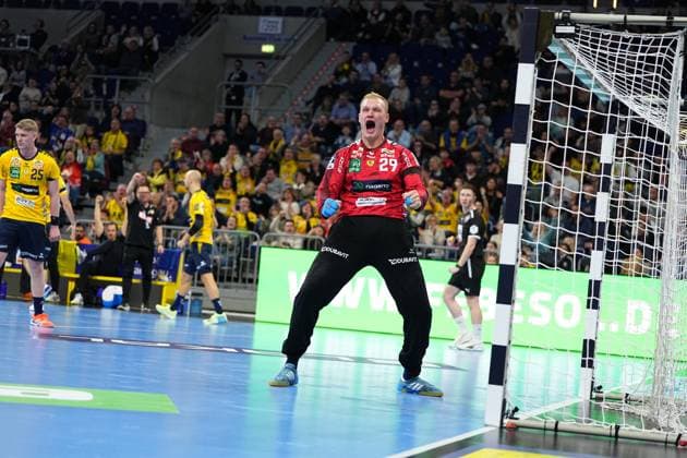 RECORD DATE NOT STATED David Späth (29; Rhein Neckar Löwen) jubelt emotional im Tor, Haukur Thrastarson (25; Rhein Neckar Löwen) steht im Hintergrund 1.Handball-Bundesliga Rhein-Neckar-Löwen vs Füchse Berlin 23.11.2025 Copyright: xSpeedshotx
