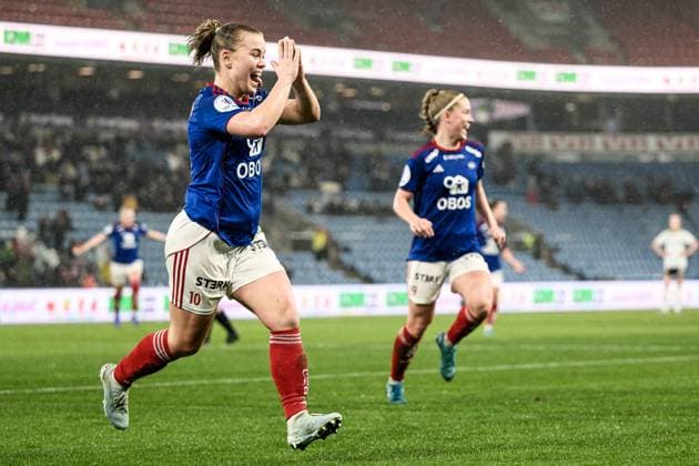 251123 Olaug Tvedten of Valerenga celebrates after 2-0 during the cup final between Rosenborg and Valerenga on November 23, 2025 in Oslo. Photo: Marius Simensen BILDBYRAN COP 238 MM0050 bbeng cup cupfinale dam football fotball fotboll nm norgesmesterskapet rosenborg vif valerenga jubel Copyright: MARIUSxSIMENSEN BB251123ZK013