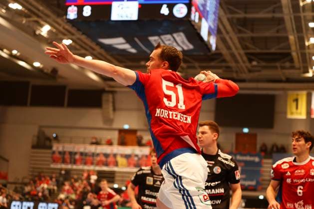 Handball 1. Handball-Bundesliga, DAIKIN HBL 2025 2026 - Handball Verein Hamburg (HSVH) vs. HC Erlangen Casper U. Mortensen(Hamburg) mit einem Sprungwurf aufs Tor . Sporthalle Hamburg Hamburg Foto: Frank Schoof