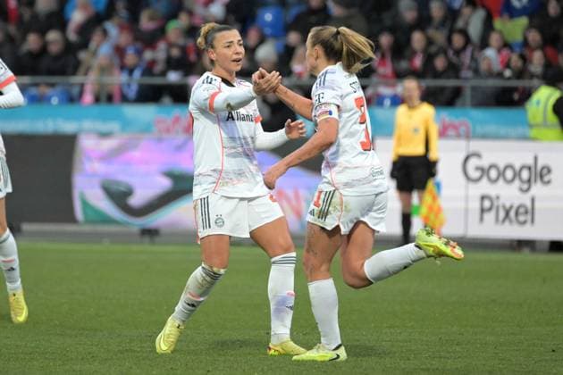 Tor, Torjubel zum 1:1 des FC Bayern Muenchen durch das Tor von Georgia Stanway (FC Bayern Muenchen, 31) GER, TSG 1899 Hoffenheim vs. FC Bayern Muenchen , Fussball, Google Pixel Frauen-Bundesliga, Saison 2025 2026, 23.11.2025 DFB DFL regulations prohibit any use of photographs as image sequences and or quasi-video GER, TSG 1899 Hoffenheim vs. FC Bayern Muenchen , Fussball, Google Pixel Frauen-Bundesliga, Saison 2025 2026, 23.11.2025 Hoffenheim Copyright: xEibner-Pressefoto TobiasxBaurx EP_TBR