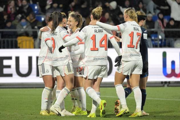 Tor, Torjubel zum 1:3 des FC Bayern Muenchen durch das Tor von Momoko Tanikawa (FC Bayern Muenchen, 18) GER, TSG 1899 Hoffenheim vs. FC Bayern Muenchen , Fussball, Google Pixel Frauen-Bundesliga, Saison 2025 2026, 23.11.2025 DFB DFL regulations prohibit any use of photographs as image sequences and or quasi-video GER, TSG 1899 Hoffenheim vs. FC Bayern Muenchen , Fussball, Google Pixel Frauen-Bundesliga, Saison 2025 2026, 23.11.2025 Hoffenheim Copyright: xEibner-Pressefoto TobiasxBaurx EP_TBR