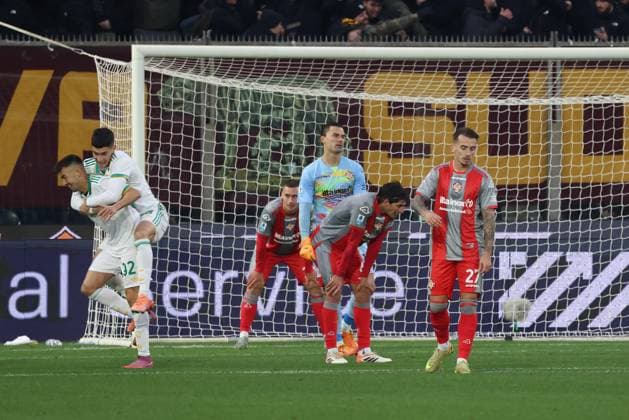 shows his dejection Cremonese s goal 0-2 during the Serie A soccer match between Cremonese and Roma at the Giovanni Zini Stadium in Cremona Italy - Sunday, 25 november 2025. - Soccer .  Copyright: xAlbertoxMariani LaPressex