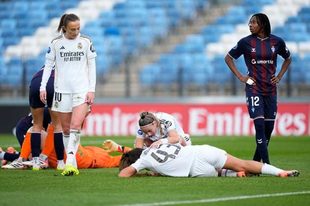 November 23, 2025, Valdebebas, Madrid, Spain: Iris Ashley Santiago Garrido of Real Madrid CF hurts during the Spanish Women League, Liga F Moeve, football match played between Real Madrid and SD Eibar at Alfredo Di Stefano stadium on November 23, 2025, in Valdebebas, Madrid, Spain. Valdebebas Spain - ZUMAa181 20251123_zaa_a181_091 Copyright: xOscarxJ.xBarrosox