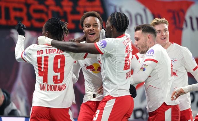 2.v.l. Assan Ouedraogo (Nr.20) jubelt nach 1:0 Freude Emotion Jubel Fußball Fussball DFL Bundesliga Herren 11. Spieltag Saison 2025 2026 23.11.2025 RasenBallsport RB Leipzig RBL vs. SV Werder Bremen SVW in der RedBull Arena DFL regulations prohibit any use of photographs as image sequences and or quasi-video.